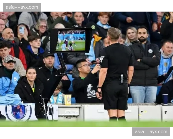 走进英超裁判培训中心：VAR操作员是如何“练成”的
