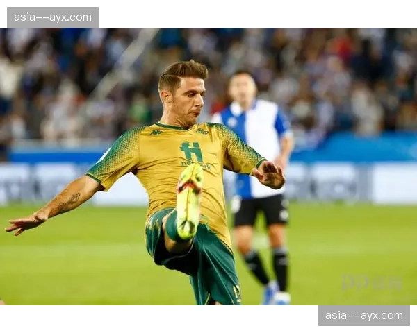 贝蒂斯41岁老将华金替补登场,接受全场球迷起立致敬 贝蒂斯41岁老将华金替补登场,接受全场球迷起立致敬